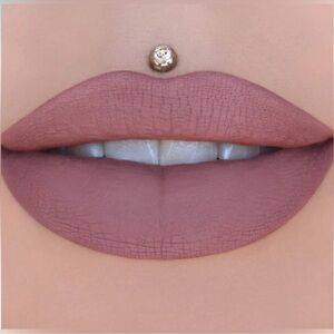 Deceased (Mauve Nude) – NWT 💄 Jeffree Star Velour Liquid Lipstick